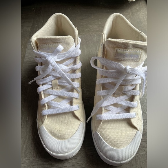 Adidas Canvas - Picture 3 of 16